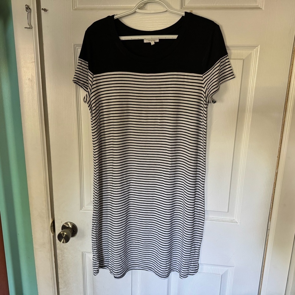 Maurices‎ Classic Black and White Striped Midi Dress Size Medium Lightweight
